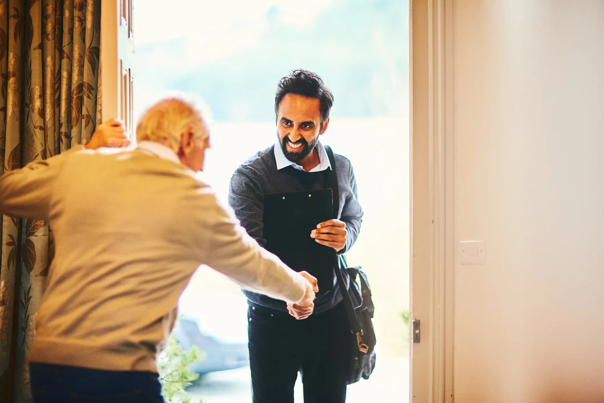 Vad gör en socionom – och hur blir man det?
